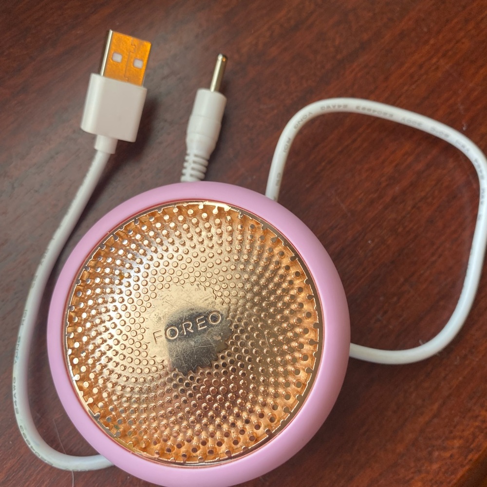 FOREO UFO Hand Held Beauty Spa - 1 “Make My Day” facial pad box included
